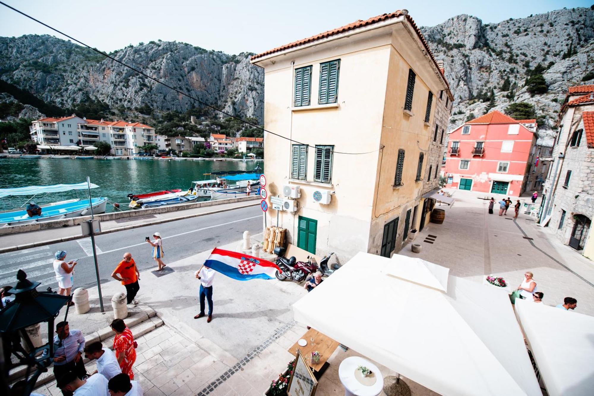 Inn By The River Omiš Екстериор снимка