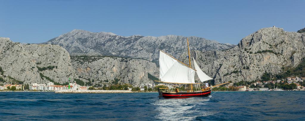 Inn By The River Omiš Екстериор снимка