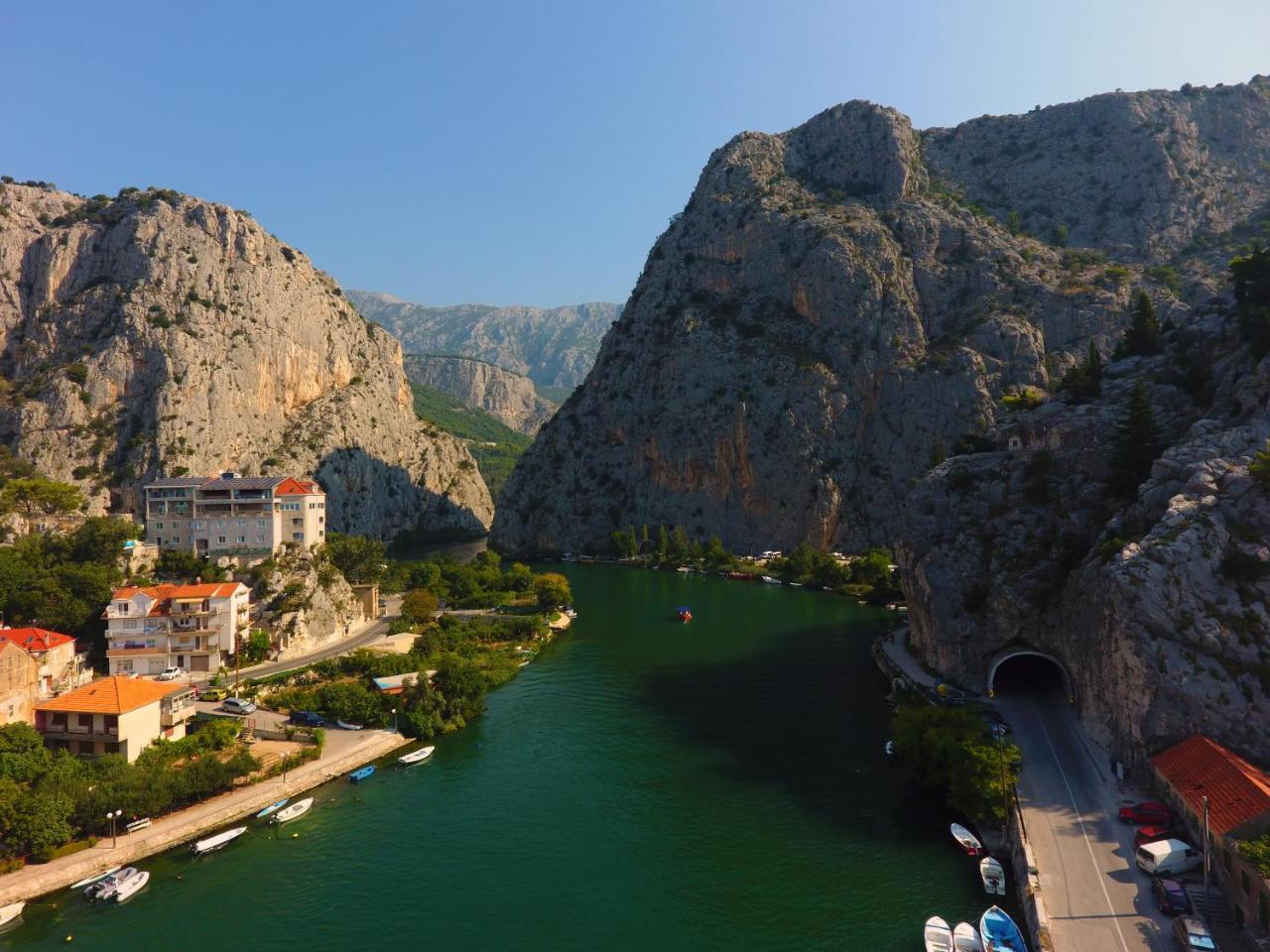 Inn By The River Omiš Екстериор снимка
