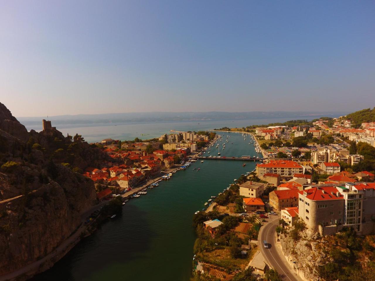 Inn By The River Omiš Екстериор снимка